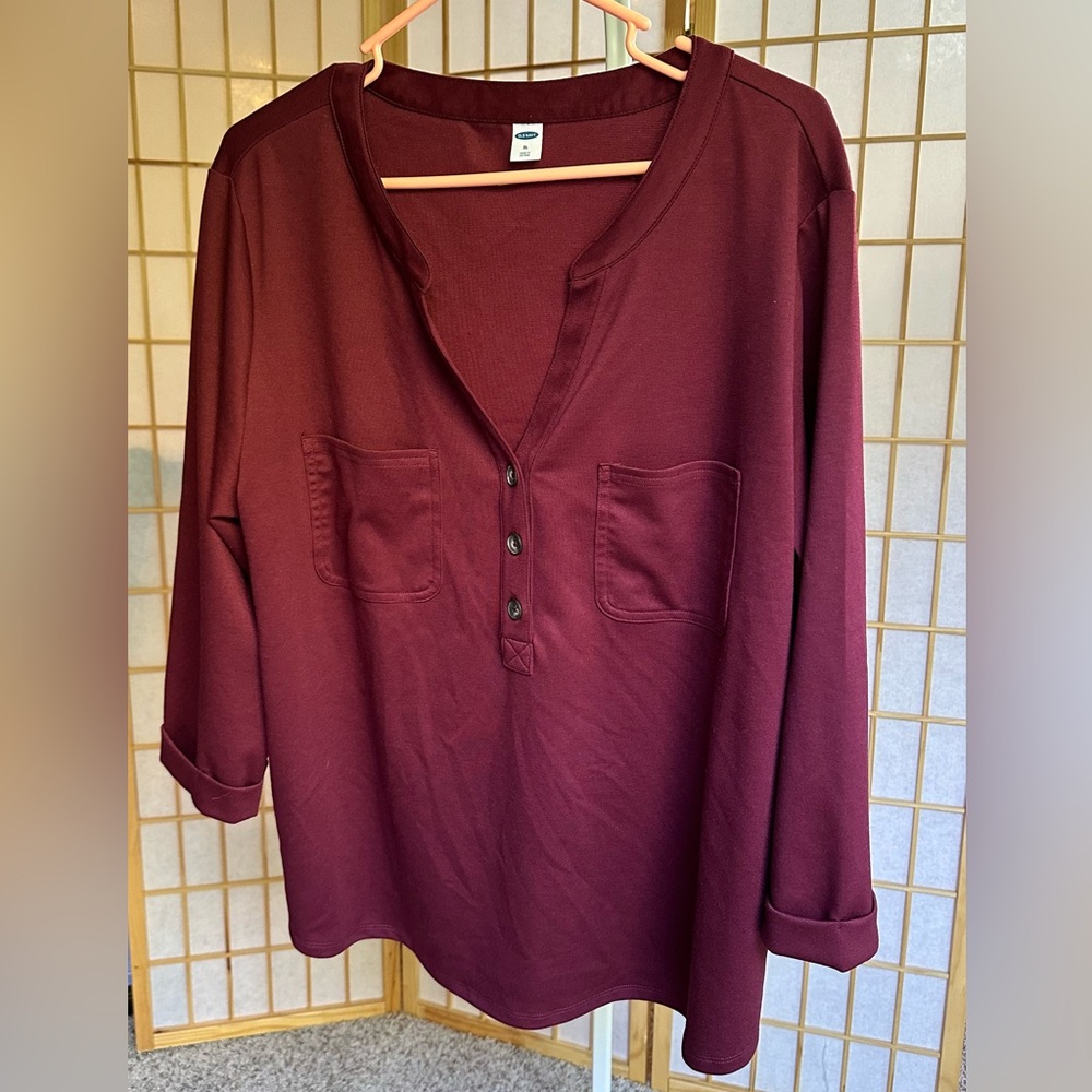 Burgundy heavy knit top. Excellent used condition.